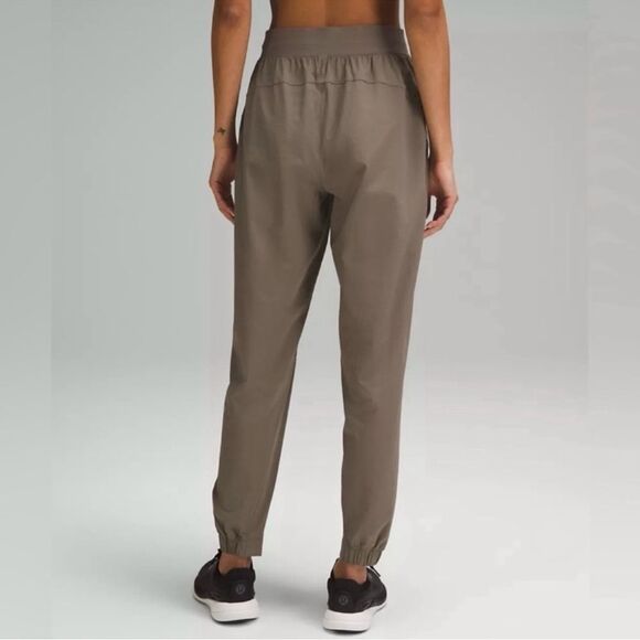 Lululemon License To Train High-Rise Pant in Nomad Size 4 - Picture 13 of 13